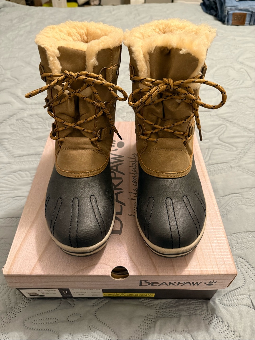 BearPaw Women's Tan and Black Boot Box Label - Size 9